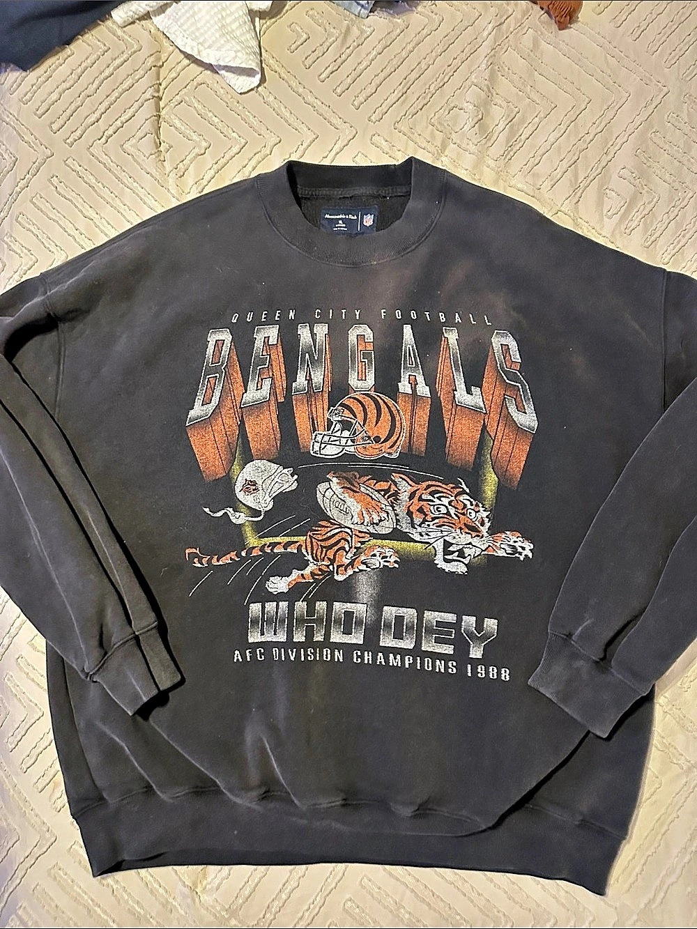 Abercrombie & Fitch Cincinnati Bengals Graphic Crew Sweatshirt Black & Orange
